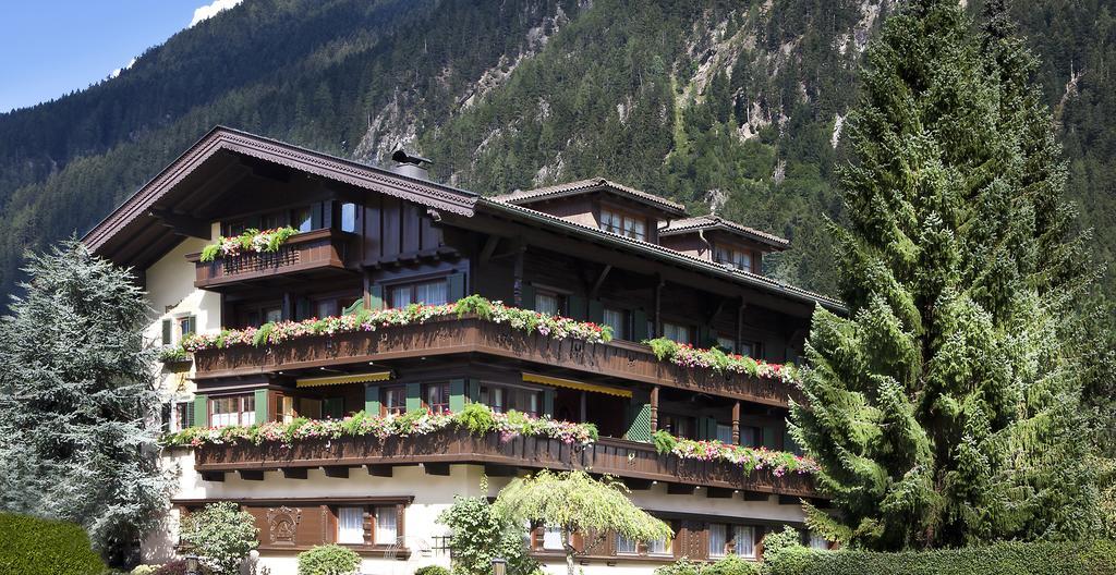 Aparthotel Landhaus St. Joseph Mayrhofen Ngoại thất bức ảnh