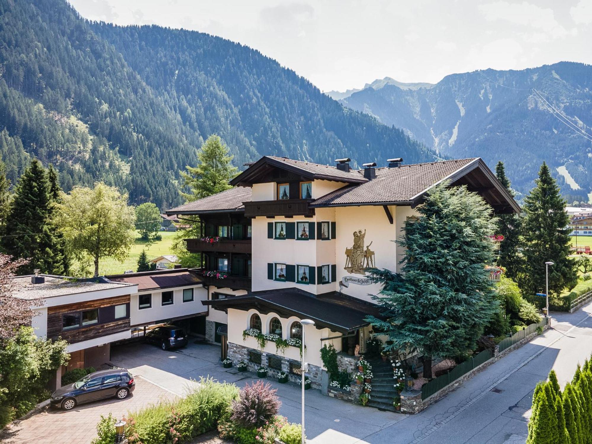 Aparthotel Landhaus St. Joseph Mayrhofen Ngoại thất bức ảnh