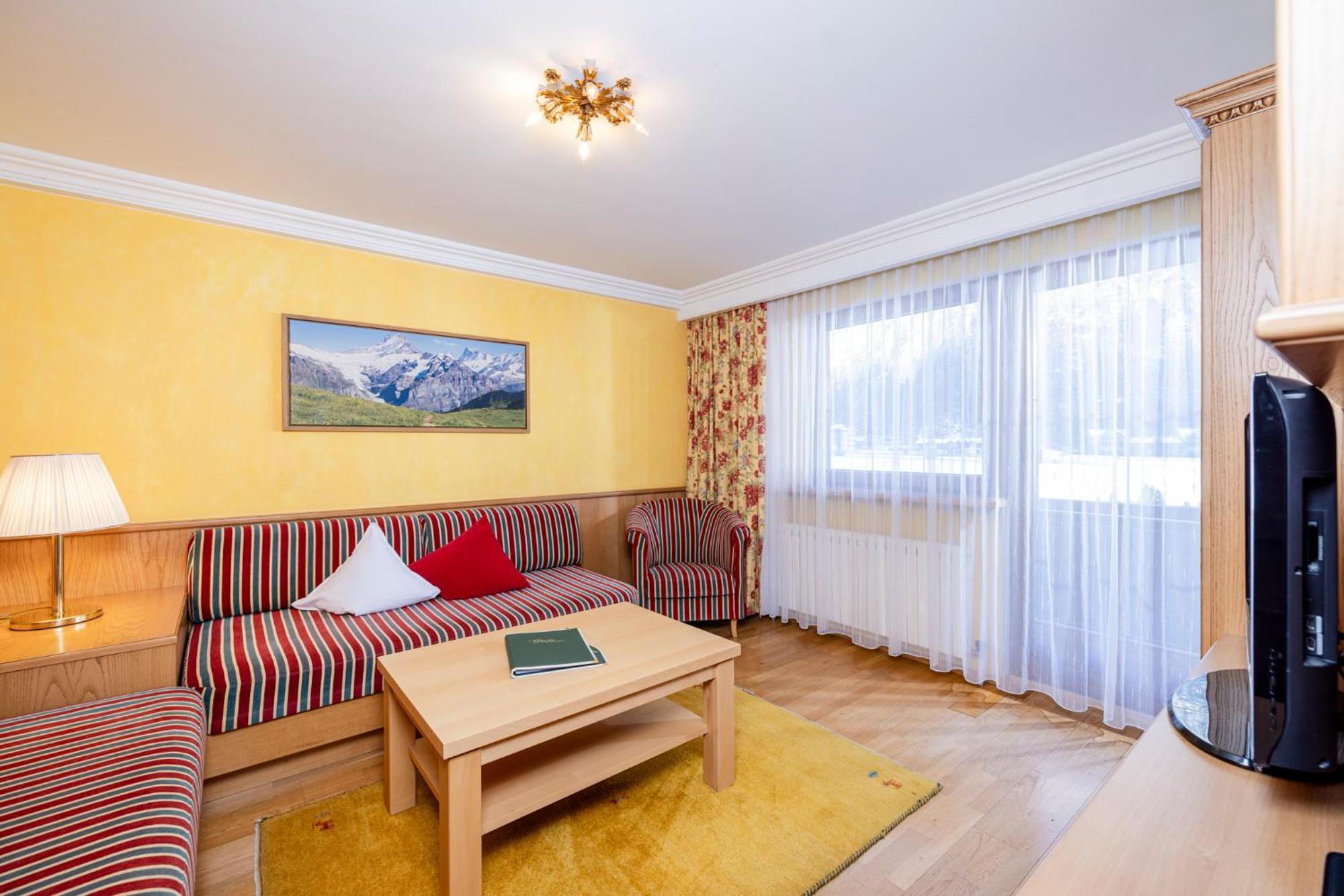 Aparthotel Landhaus St. Joseph Mayrhofen Ngoại thất bức ảnh