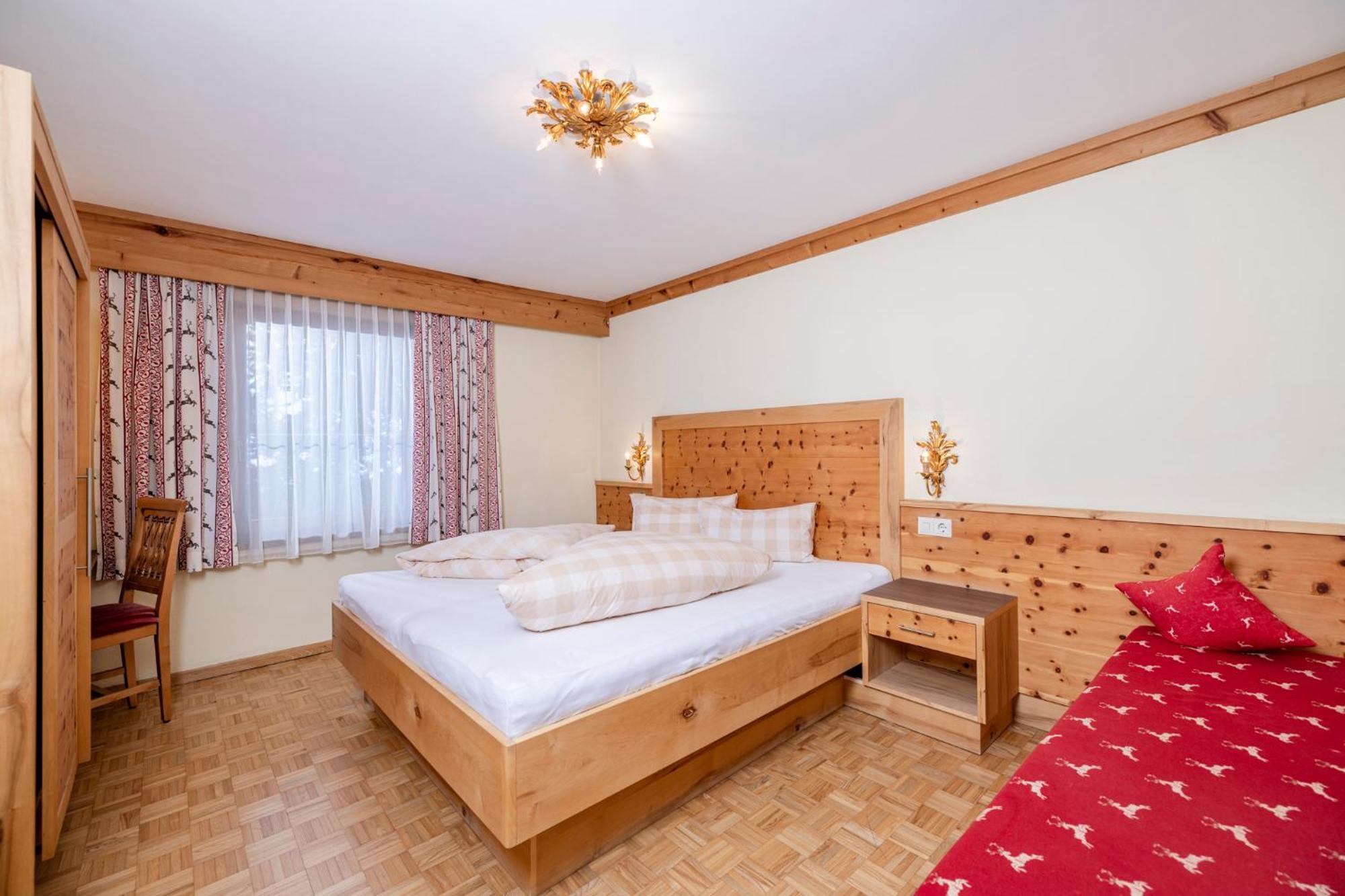 Aparthotel Landhaus St. Joseph Mayrhofen Ngoại thất bức ảnh
