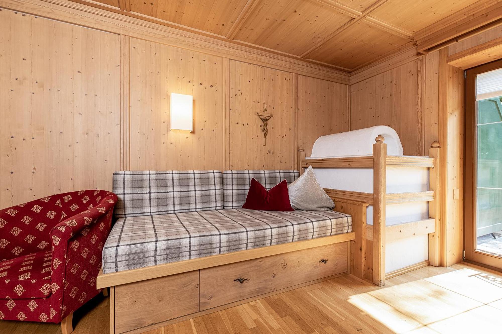 Aparthotel Landhaus St. Joseph Mayrhofen Ngoại thất bức ảnh