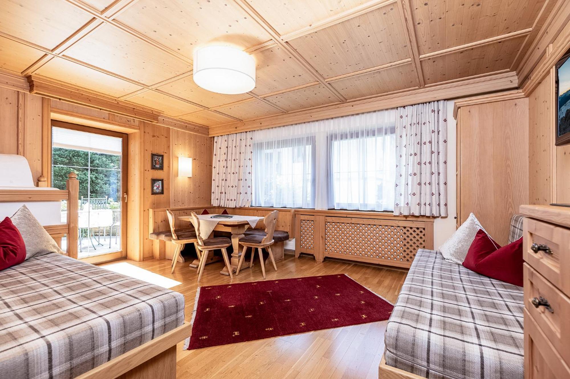 Aparthotel Landhaus St. Joseph Mayrhofen Ngoại thất bức ảnh