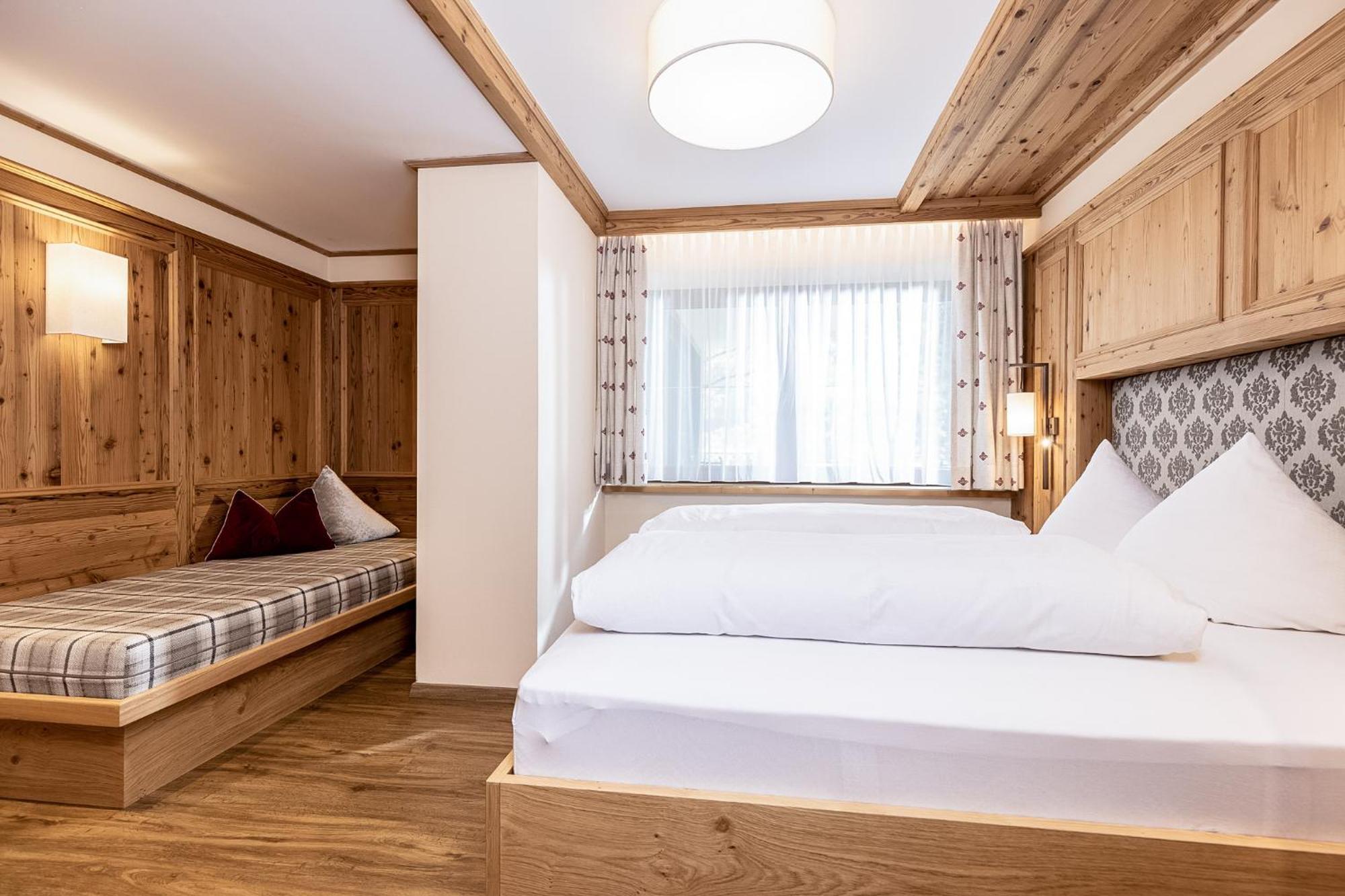 Aparthotel Landhaus St. Joseph Mayrhofen Ngoại thất bức ảnh