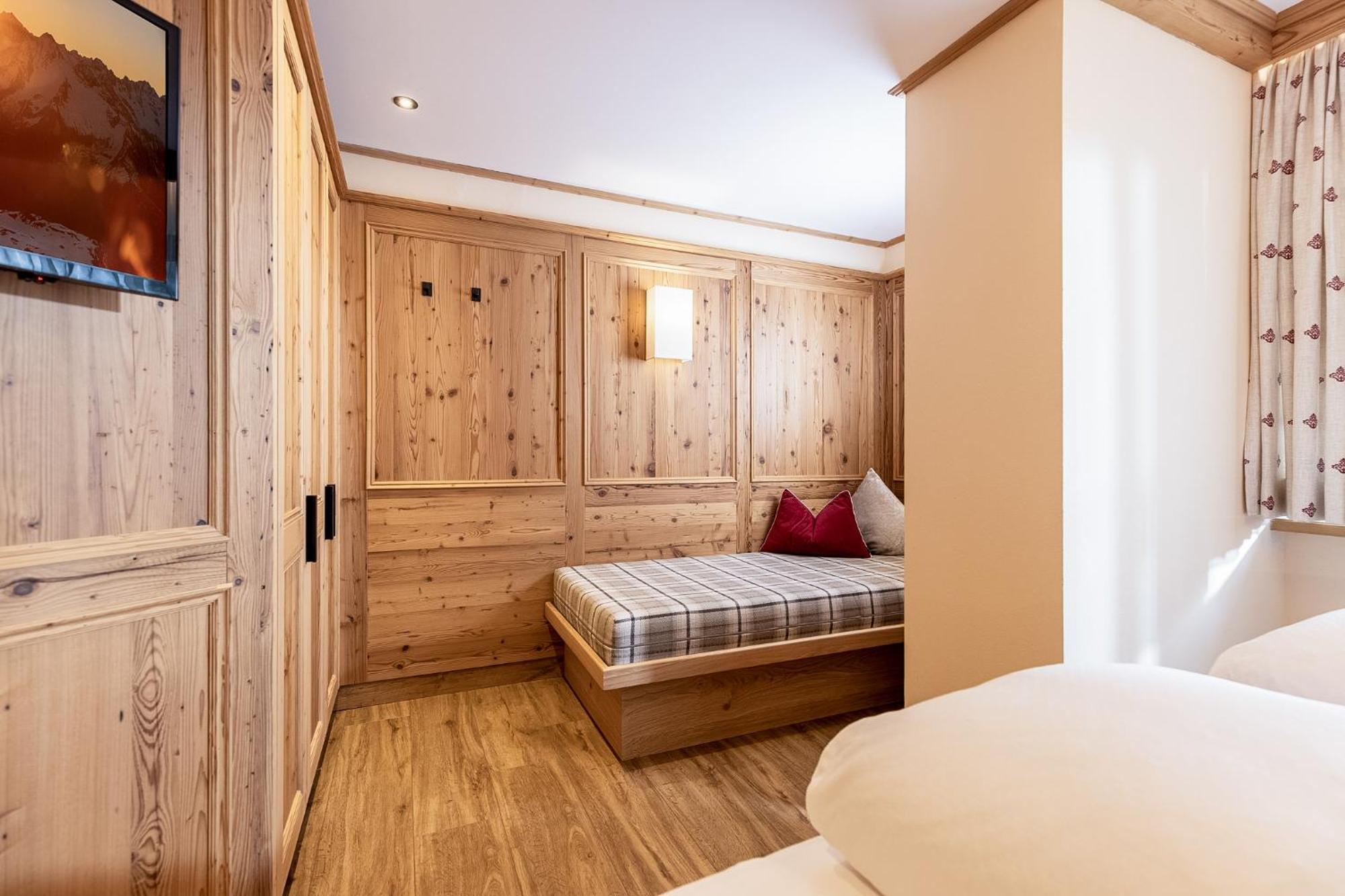 Aparthotel Landhaus St. Joseph Mayrhofen Ngoại thất bức ảnh
