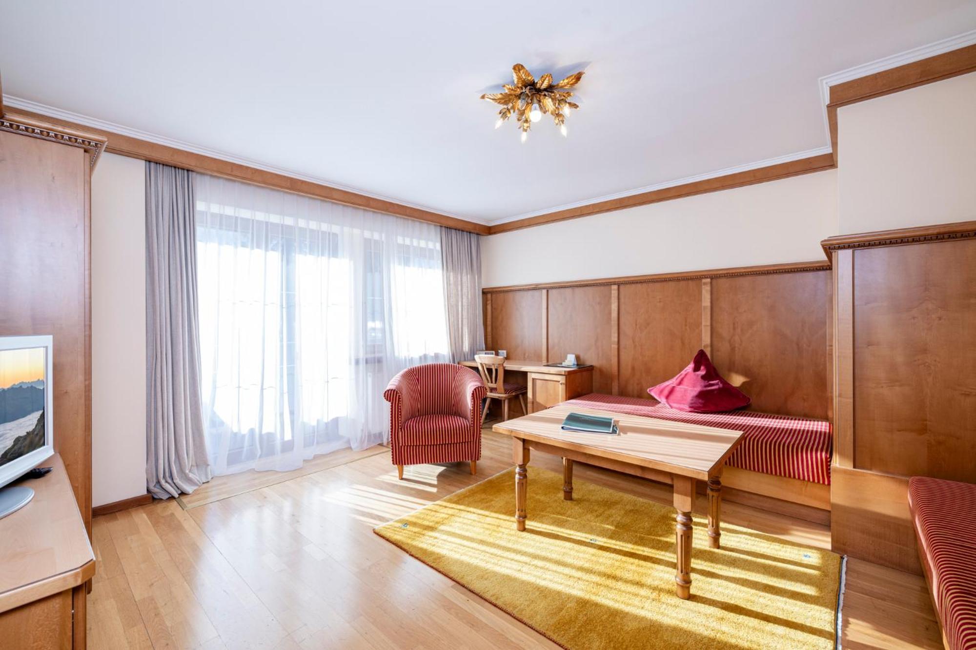 Aparthotel Landhaus St. Joseph Mayrhofen Ngoại thất bức ảnh