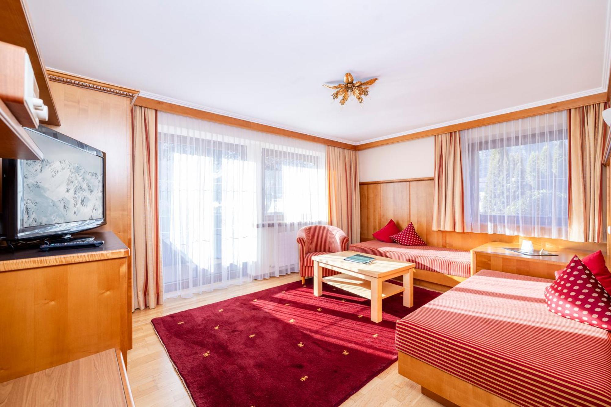 Aparthotel Landhaus St. Joseph Mayrhofen Ngoại thất bức ảnh