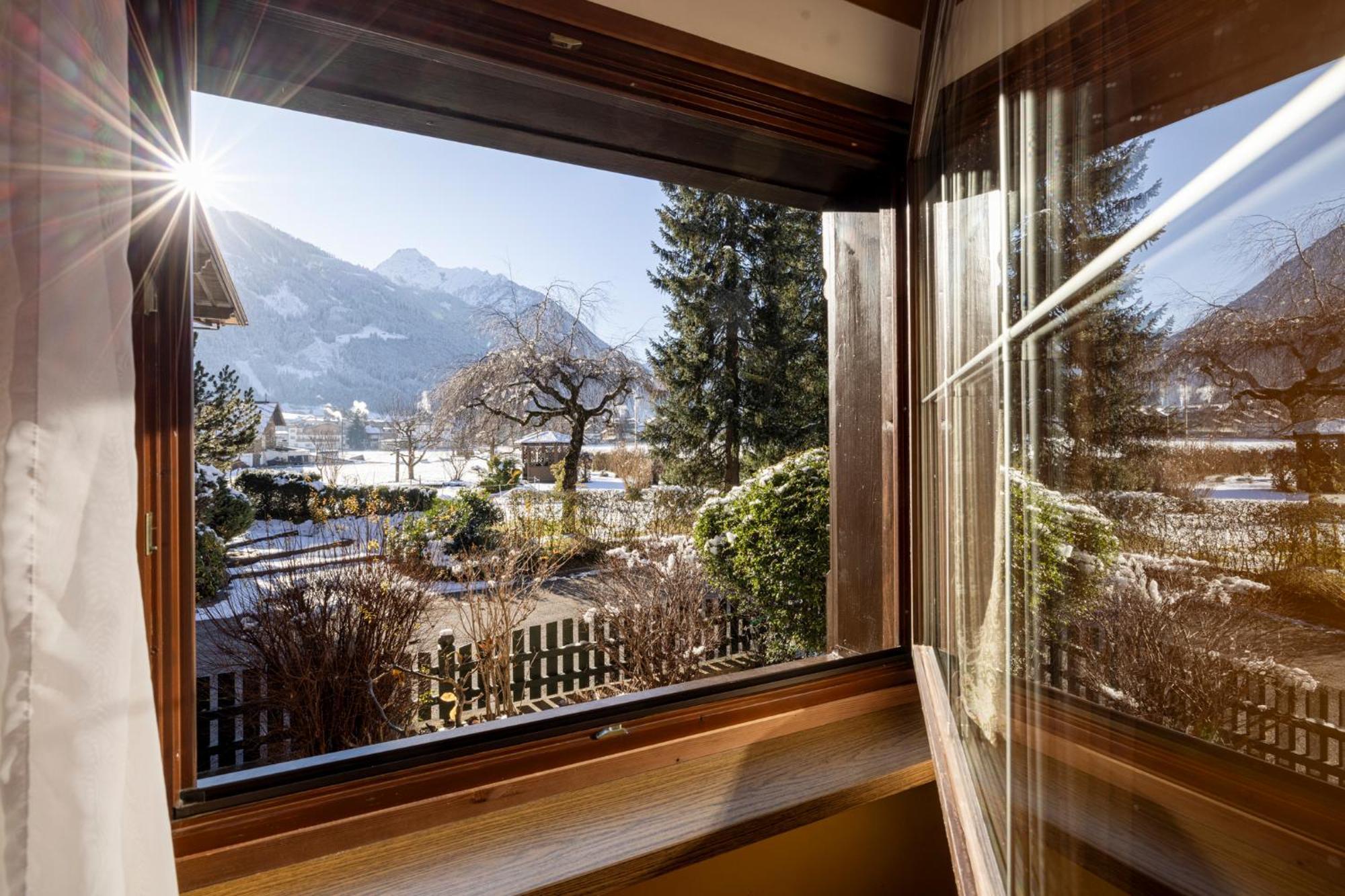 Aparthotel Landhaus St. Joseph Mayrhofen Ngoại thất bức ảnh