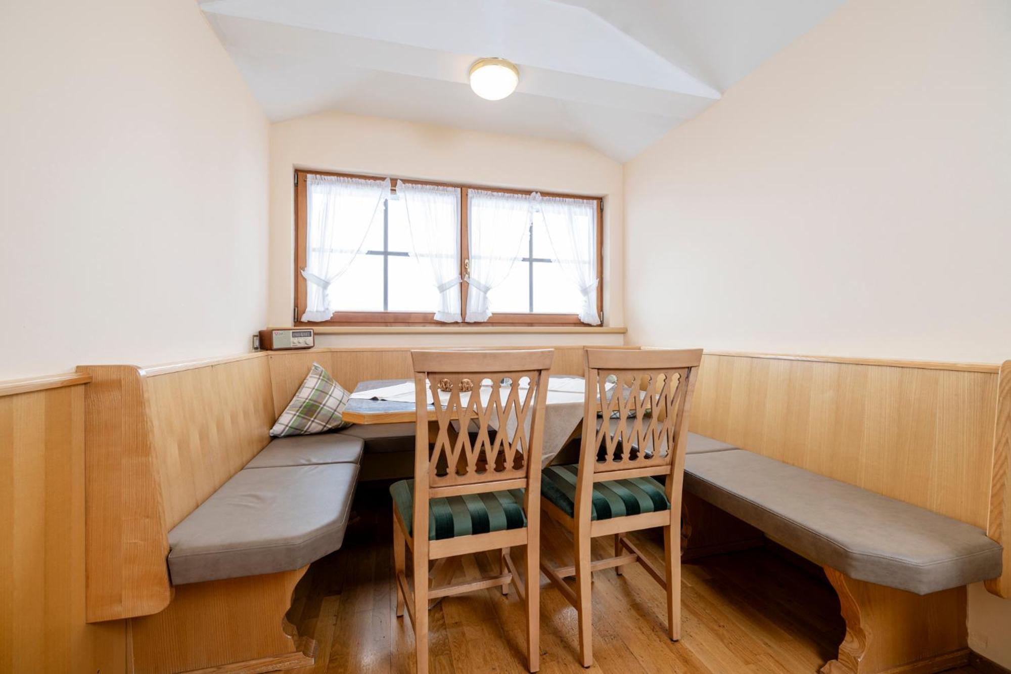 Aparthotel Landhaus St. Joseph Mayrhofen Ngoại thất bức ảnh