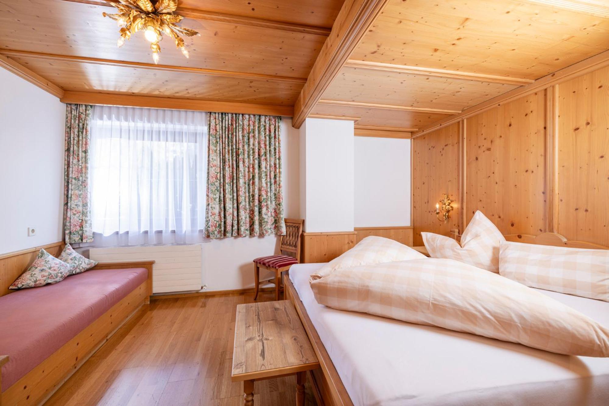 Aparthotel Landhaus St. Joseph Mayrhofen Ngoại thất bức ảnh