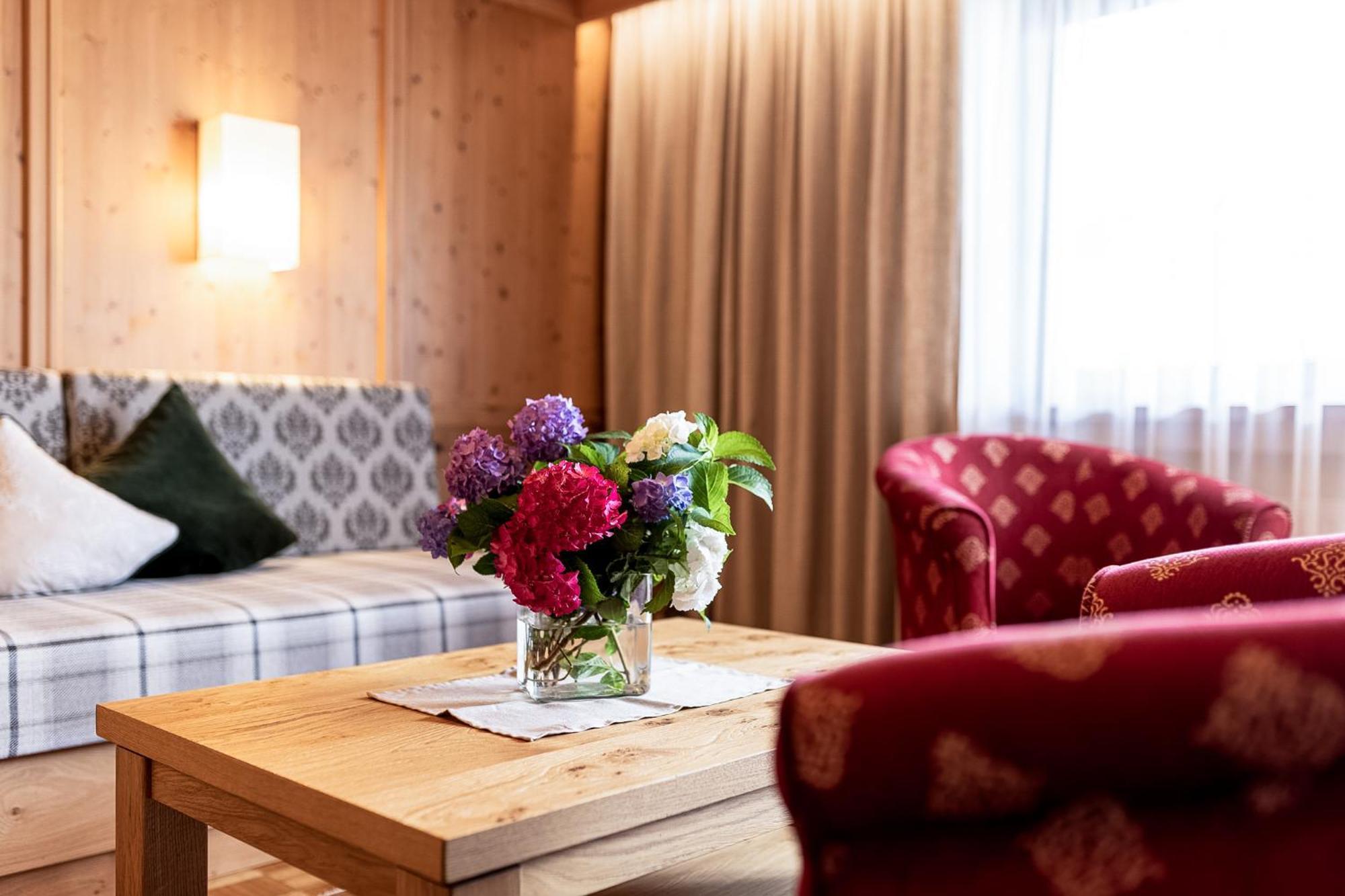 Aparthotel Landhaus St. Joseph Mayrhofen Ngoại thất bức ảnh