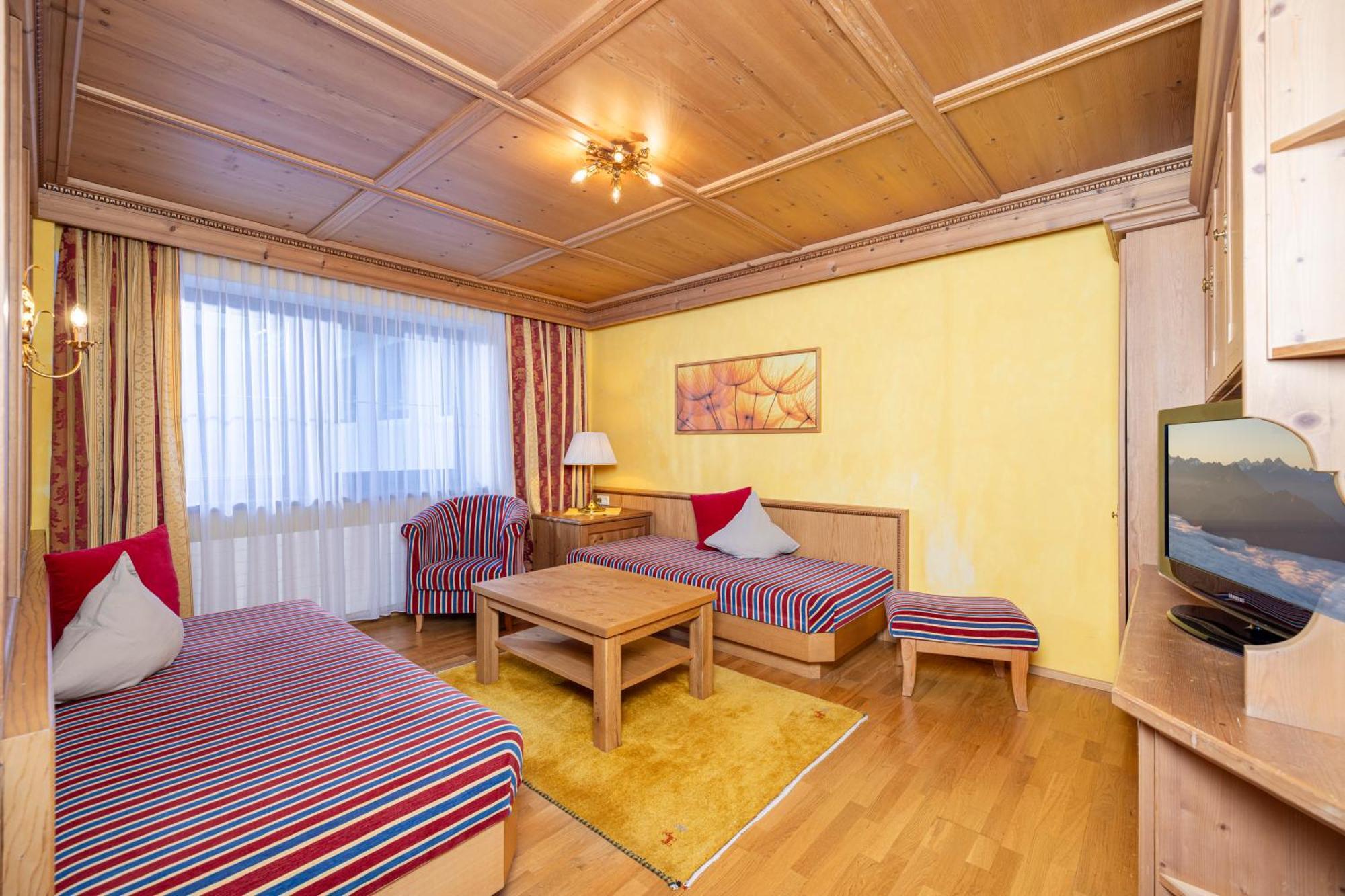 Aparthotel Landhaus St. Joseph Mayrhofen Ngoại thất bức ảnh
