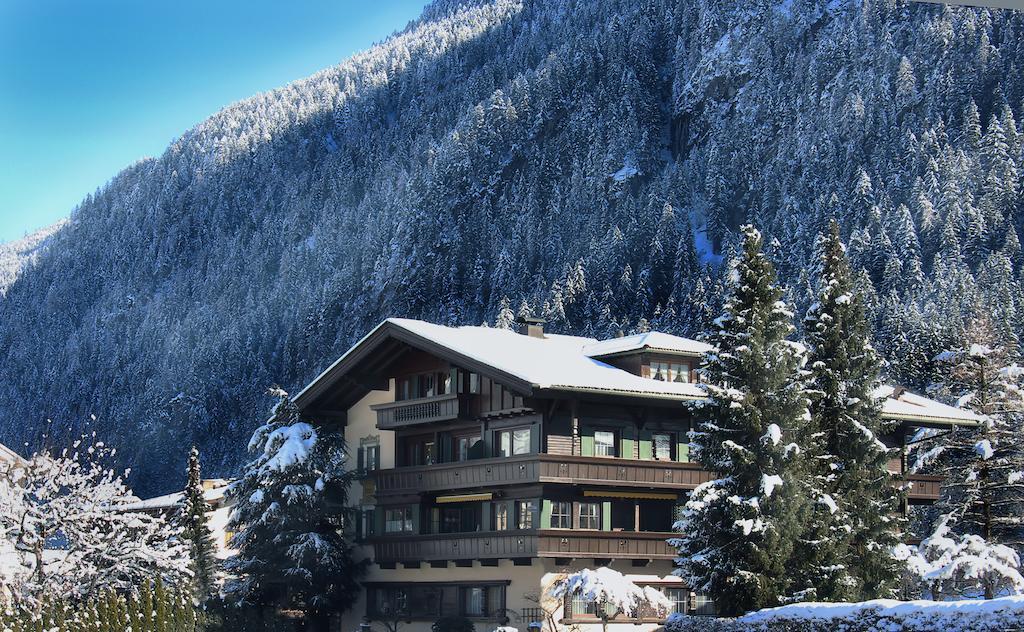 Aparthotel Landhaus St. Joseph Mayrhofen Ngoại thất bức ảnh