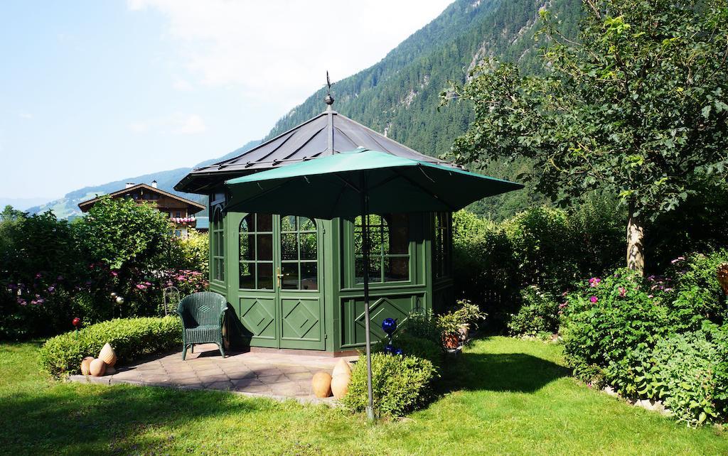 Aparthotel Landhaus St. Joseph Mayrhofen Ngoại thất bức ảnh