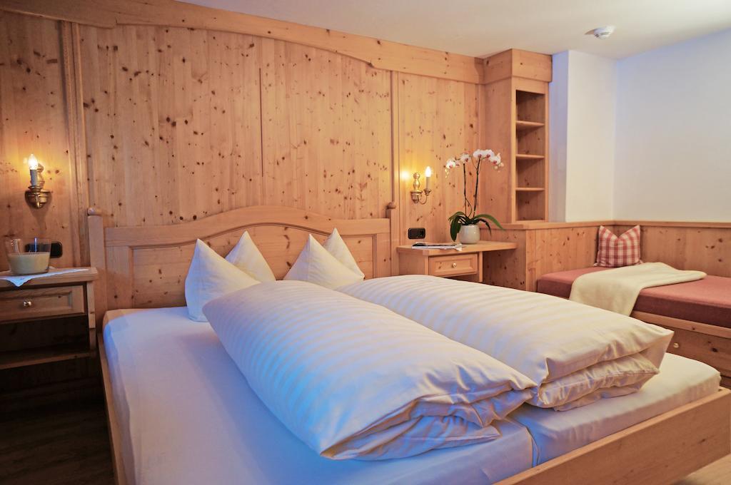 Aparthotel Landhaus St. Joseph Mayrhofen Phòng bức ảnh